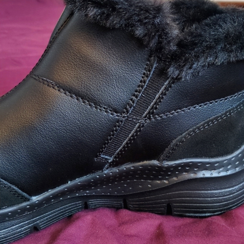 NWT Women's Skechers Air-Cooled ArchFit boots size 6.5 black with faux fur top - Picture 10 of 10